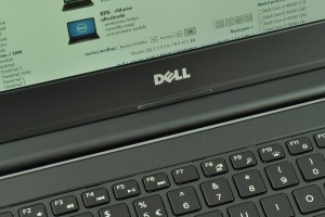 Laptop Dell Latitude wyposażony jest w 14 calową matową matrycę typu IPS o rozdzielczości 1366x 768
